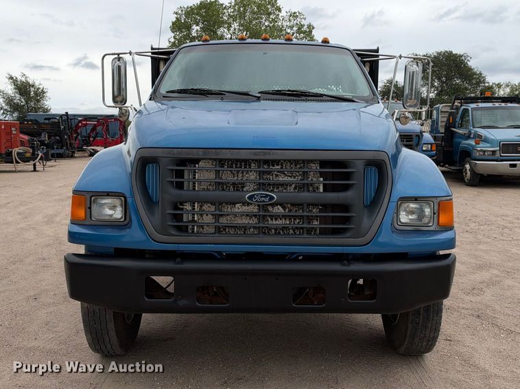 image for item EC4620 2000 Ford F650 dump flatbed truck