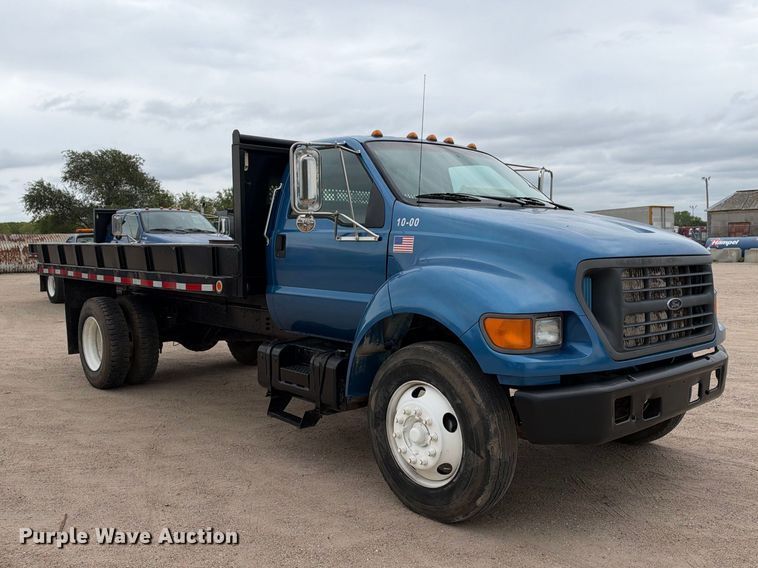 image for item EC4620 2000 Ford F650 dump flatbed truck