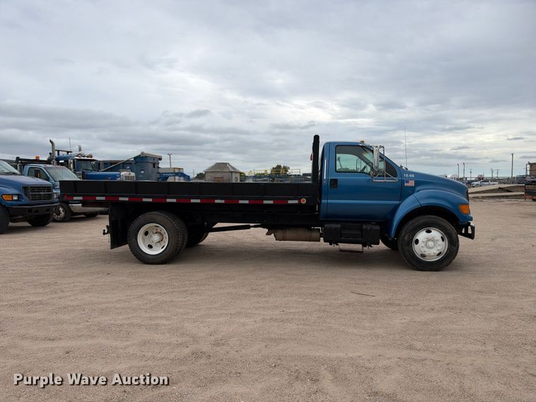 image for item EC4620 2000 Ford F650 dump flatbed truck