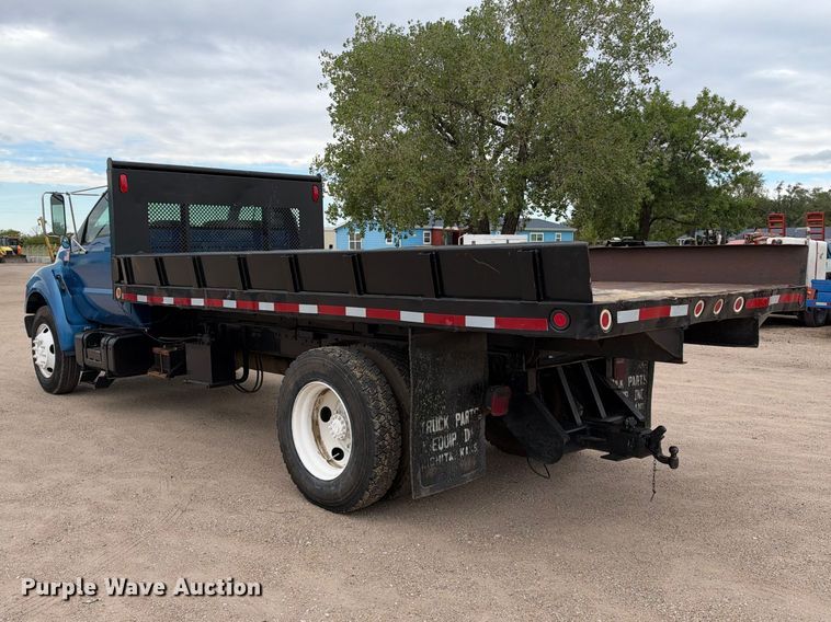 image for item EC4620 2000 Ford F650 dump flatbed truck