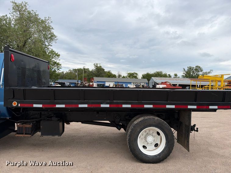 image for item EC4620 2000 Ford F650 dump flatbed truck