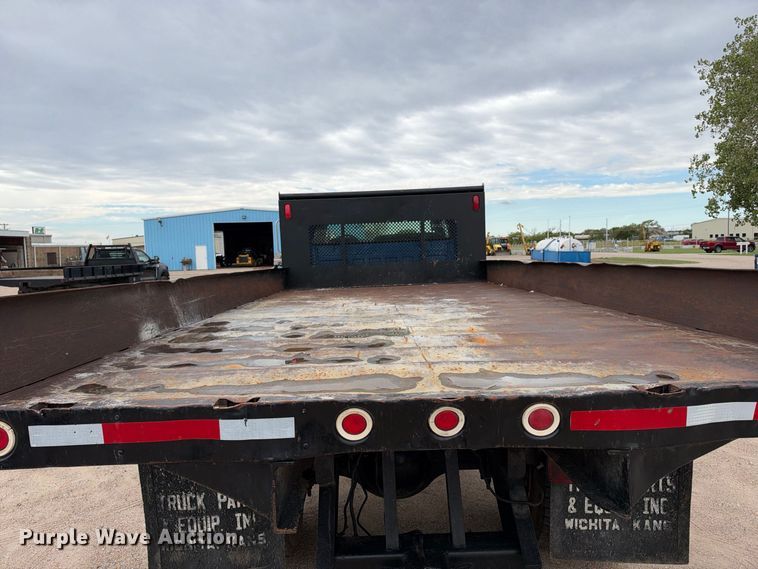 image for item EC4620 2000 Ford F650 dump flatbed truck