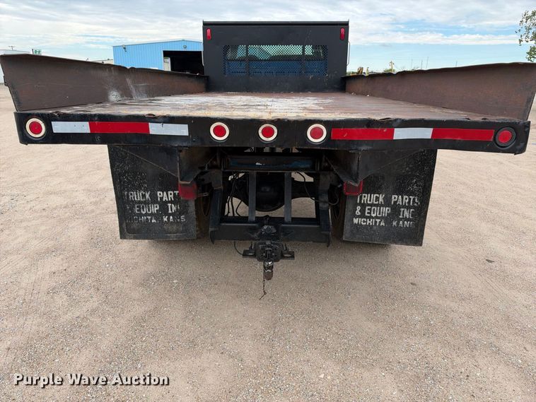 image for item EC4620 2000 Ford F650 dump flatbed truck