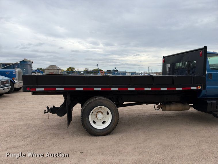 image for item EC4620 2000 Ford F650 dump flatbed truck