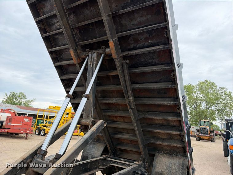image for item EC4620 2000 Ford F650 dump flatbed truck