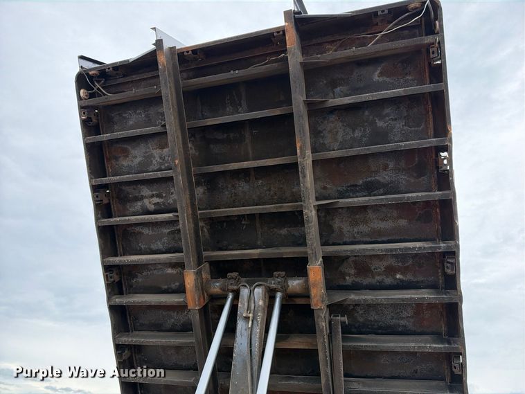 image for item EC4620 2000 Ford F650 dump flatbed truck