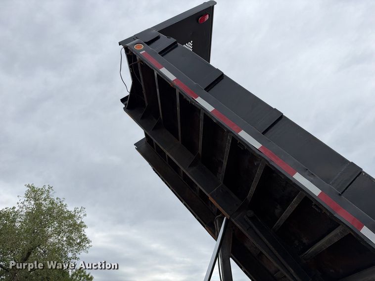 image for item EC4620 2000 Ford F650 dump flatbed truck