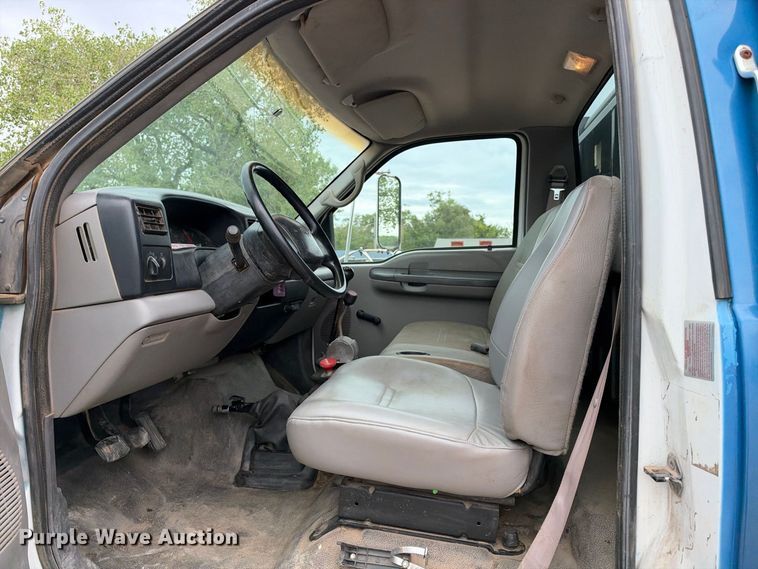 image for item EC4620 2000 Ford F650 dump flatbed truck