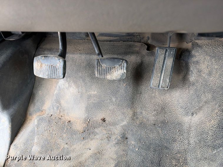 image for item EC4620 2000 Ford F650 dump flatbed truck