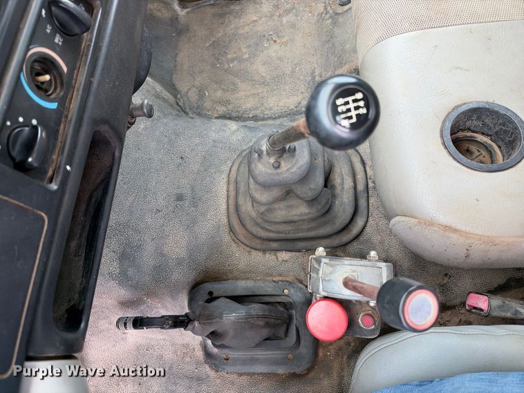 image for item EC4620 2000 Ford F650 dump flatbed truck