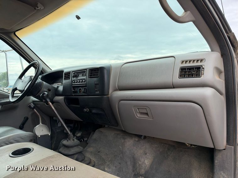 image for item EC4620 2000 Ford F650 dump flatbed truck