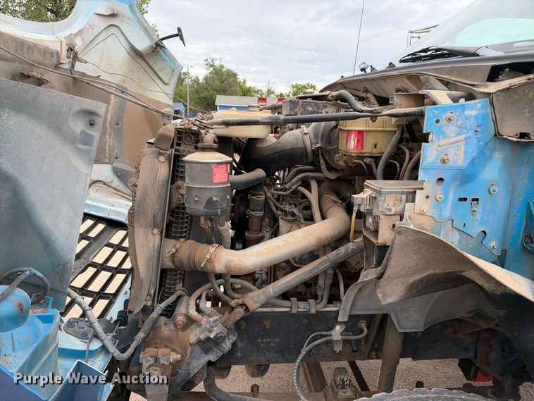 image for item EC4620 2000 Ford F650 dump flatbed truck