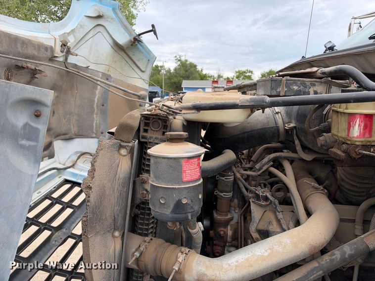 image for item EC4620 2000 Ford F650 dump flatbed truck
