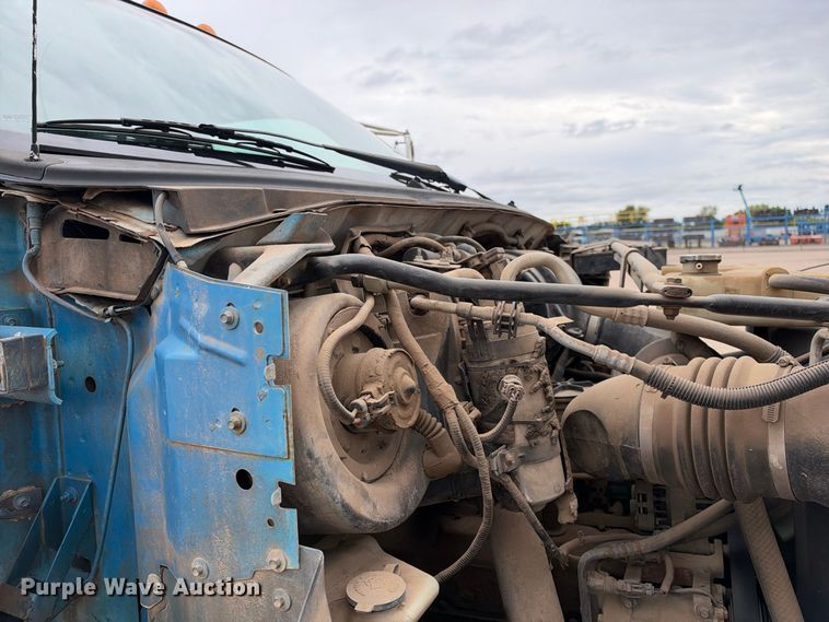image for item EC4620 2000 Ford F650 dump flatbed truck