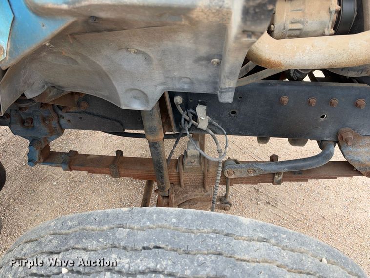 image for item EC4620 2000 Ford F650 dump flatbed truck