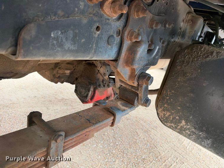 image for item EC4620 2000 Ford F650 dump flatbed truck