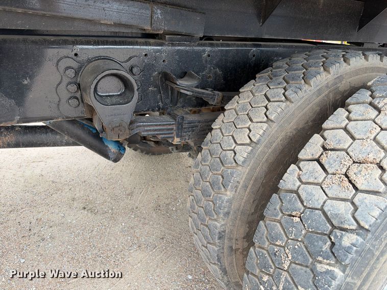 image for item EC4620 2000 Ford F650 dump flatbed truck