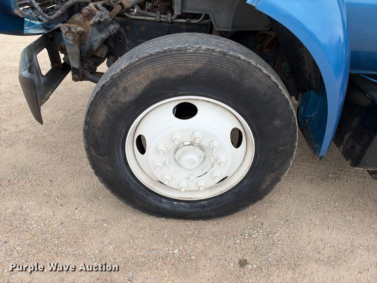 image for item EC4620 2000 Ford F650 dump flatbed truck