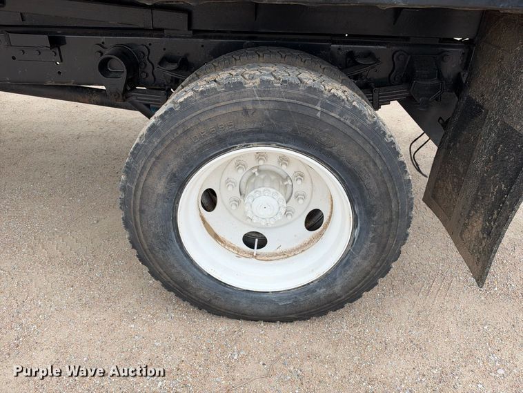 image for item EC4620 2000 Ford F650 dump flatbed truck