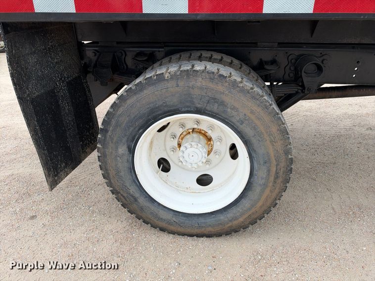 image for item EC4620 2000 Ford F650 dump flatbed truck