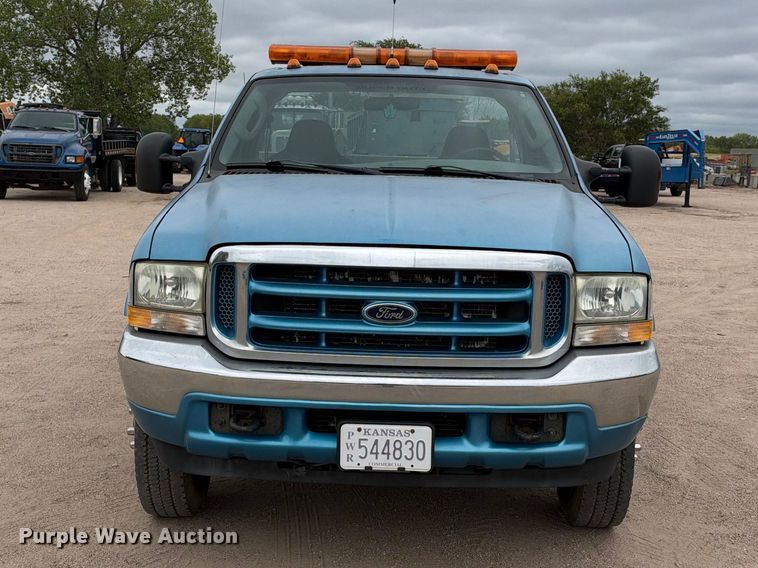 image for item EC4622 2003 Ford F550 rollback truck