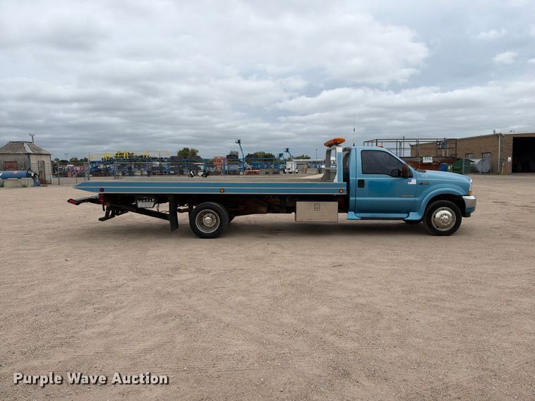 image for item EC4622 2003 Ford F550 rollback truck