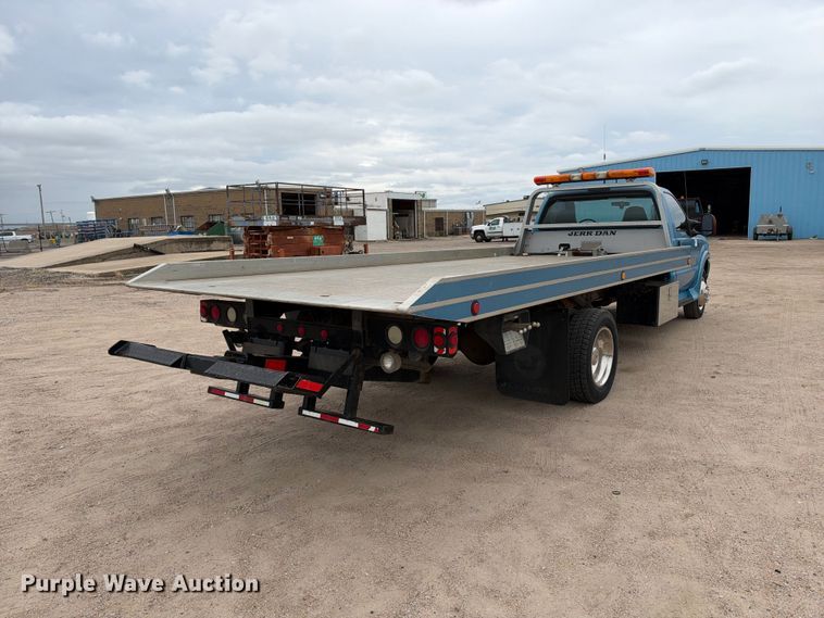 image for item EC4622 2003 Ford F550 rollback truck