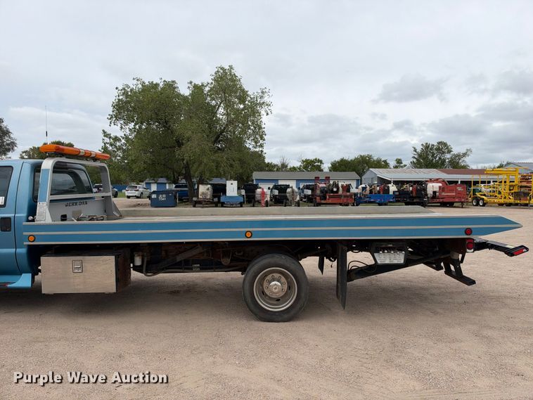 image for item EC4622 2003 Ford F550 rollback truck