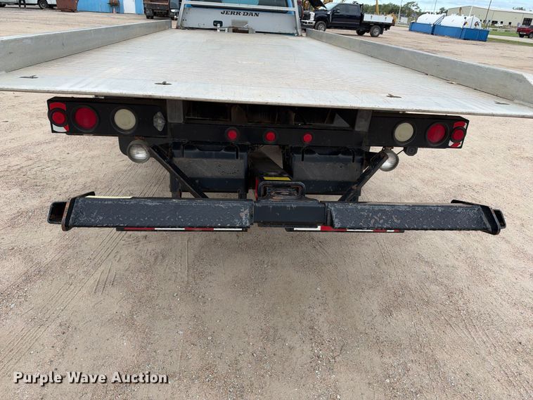 image for item EC4622 2003 Ford F550 rollback truck