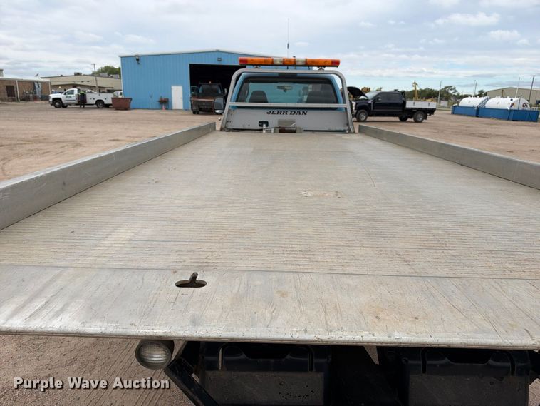 image for item EC4622 2003 Ford F550 rollback truck