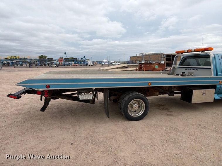 image for item EC4622 2003 Ford F550 rollback truck