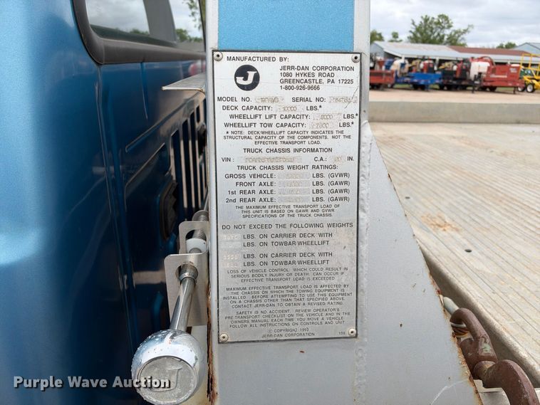 image for item EC4622 2003 Ford F550 rollback truck