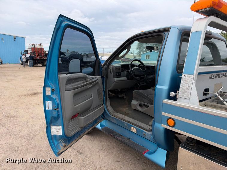 image for item EC4622 2003 Ford F550 rollback truck