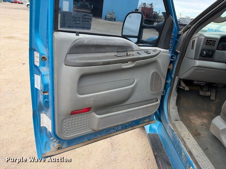 image for item EC4622 2003 Ford F550 rollback truck