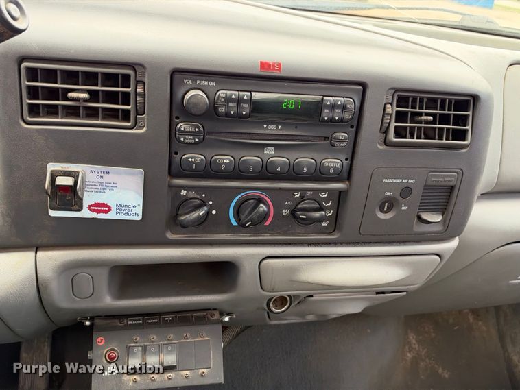 image for item EC4622 2003 Ford F550 rollback truck