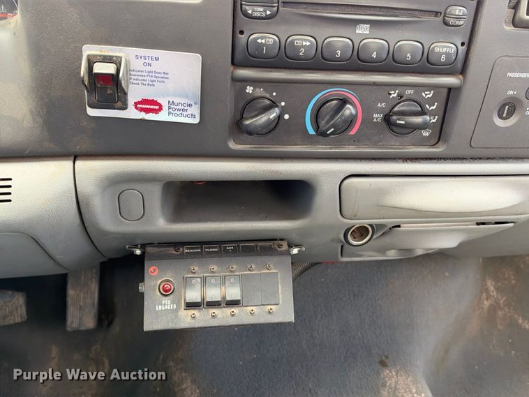 image for item EC4622 2003 Ford F550 rollback truck
