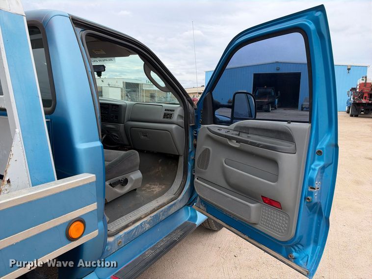 image for item EC4622 2003 Ford F550 rollback truck