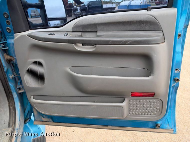 image for item EC4622 2003 Ford F550 rollback truck