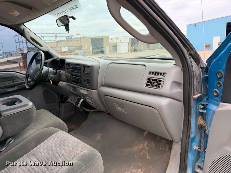 image for item EC4622 2003 Ford F550 rollback truck