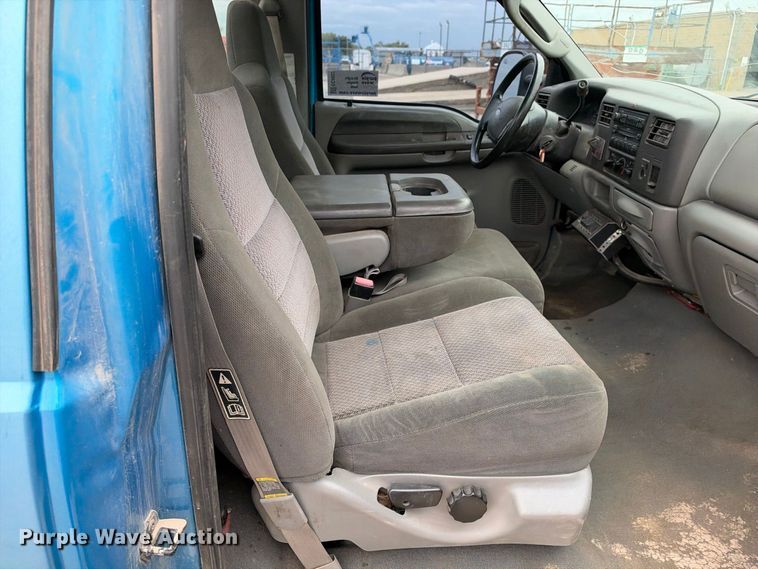 image for item EC4622 2003 Ford F550 rollback truck