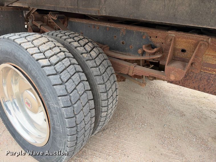 image for item EC4622 2003 Ford F550 rollback truck