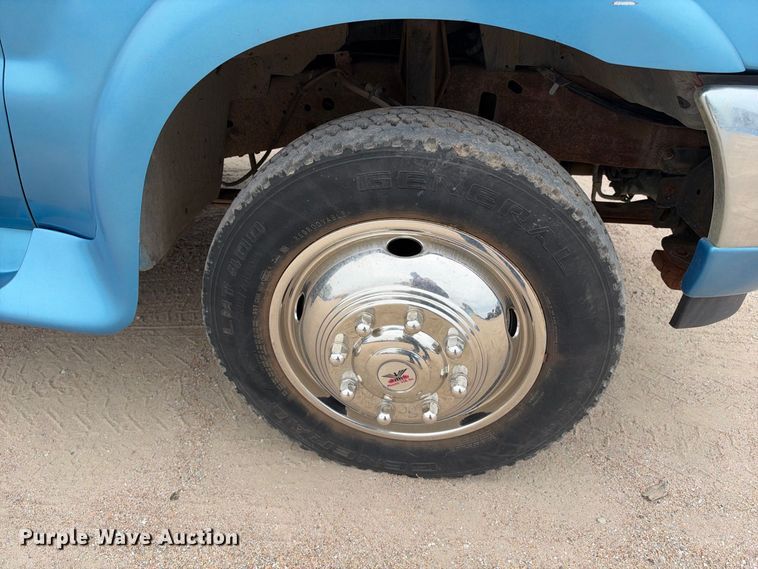 image for item EC4622 2003 Ford F550 rollback truck