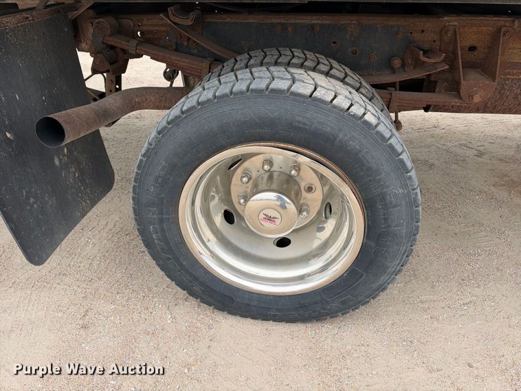 image for item EC4622 2003 Ford F550 rollback truck