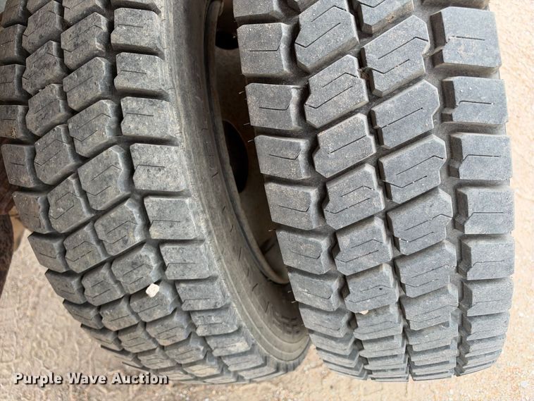 image for item EC4622 2003 Ford F550 rollback truck
