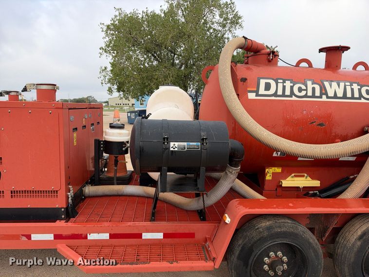 image for item EC4632 2014 Ditch Witch FX30 vacuum excavator