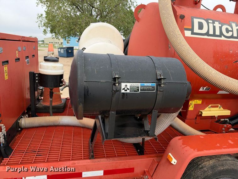 image for item EC4632 2014 Ditch Witch FX30 vacuum excavator