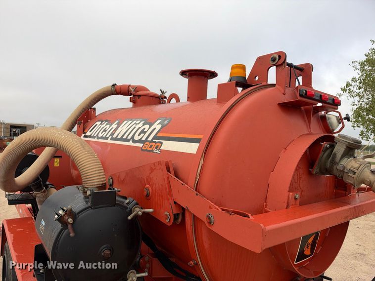 image for item EC4632 2014 Ditch Witch FX30 vacuum excavator