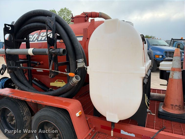 image for item EC4632 2014 Ditch Witch FX30 vacuum excavator