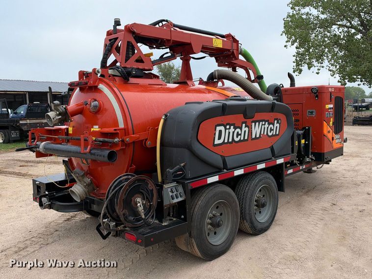 image for item EC4634 2022 Ditch Witch HX75 vacuum excavator
