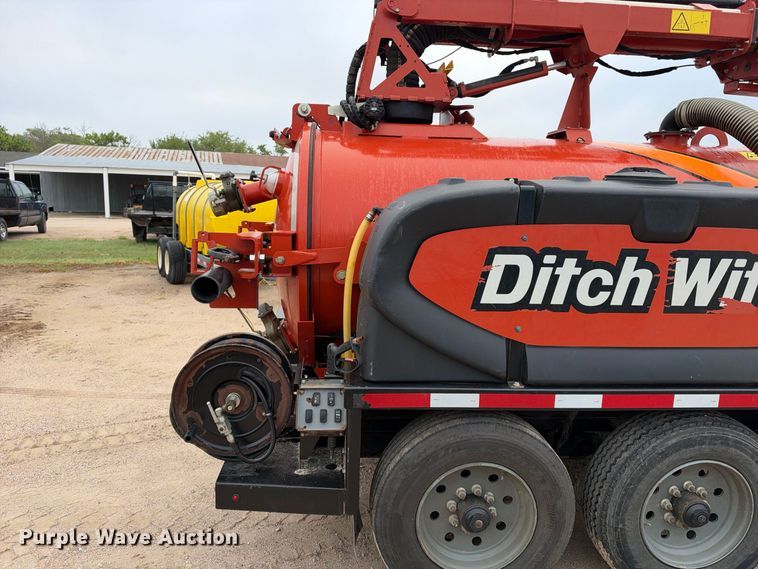 image for item EC4634 2022 Ditch Witch HX75 vacuum excavator